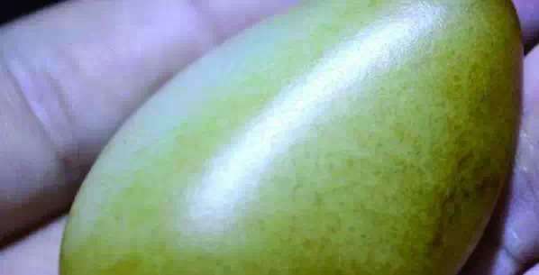 漲知識，玉也能騙人！照玉手電筒照出真相